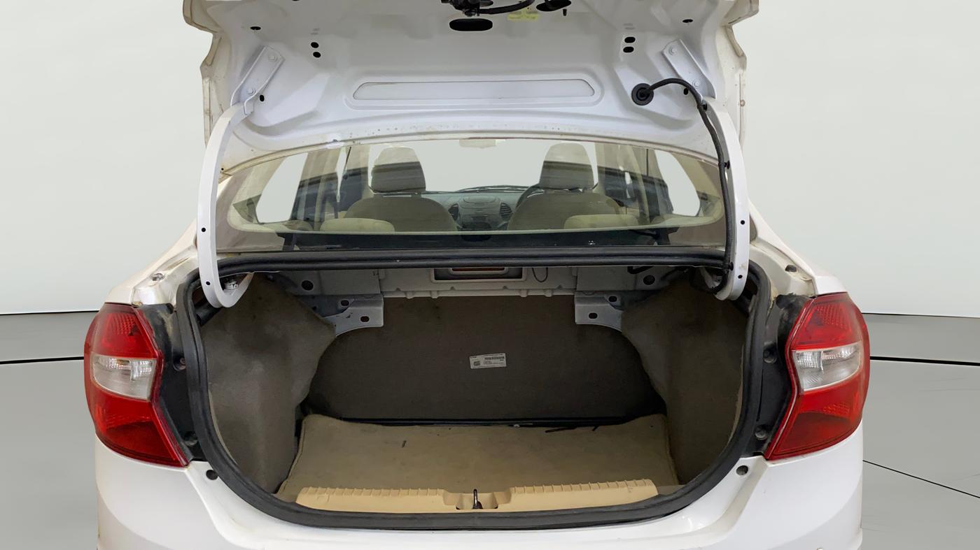 2015 Ford Figo Aspire TITANIUM 1.2 PETROL, Petrol, Manual, 99,650 km, Boot Open Zoomed View