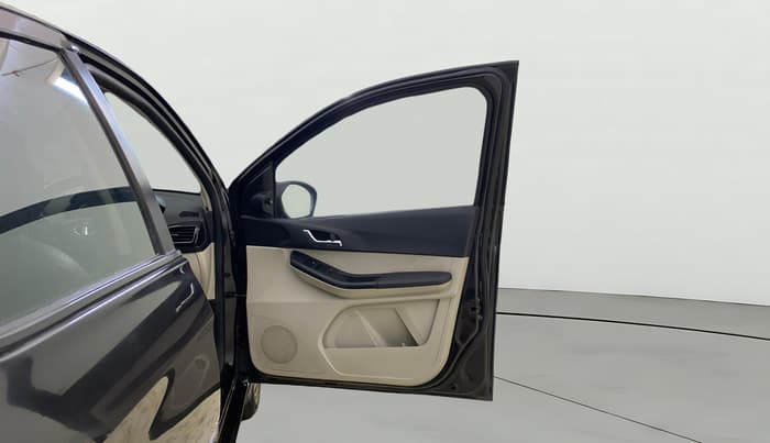 2022 Tata Tiago XZ PLUS CNG, CNG, Manual, 85,548 km, RHS Front Door