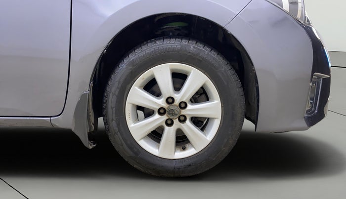 2014 Toyota Corolla Altis G PETROL, Petrol, Manual, 1,03,843 km, Right Front Wheel