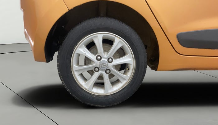 2014 Hyundai Grand i10 ASTA AT 1.2 KAPPA VTVT, Petrol, Automatic, 1,40,874 km, Right Rear Wheel
