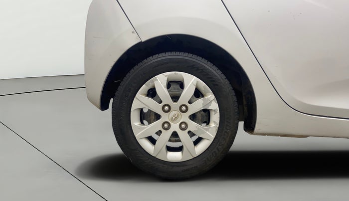 2014 Hyundai Eon SPORTZ, Petrol, Manual, 99,432 km, Right Rear Wheel