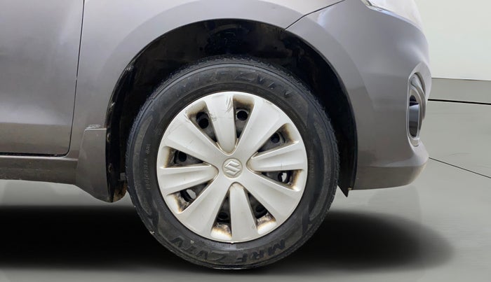 2016 Maruti Ertiga VXI, CNG, Manual, 55,657 km, Right Front Wheel