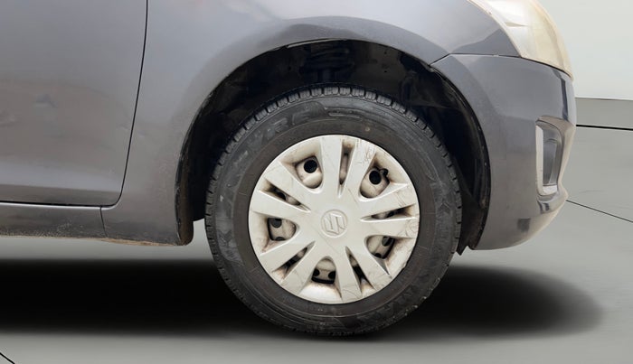 2017 Maruti Swift LXI (O), CNG, Manual, 55,843 km, Right Front Wheel