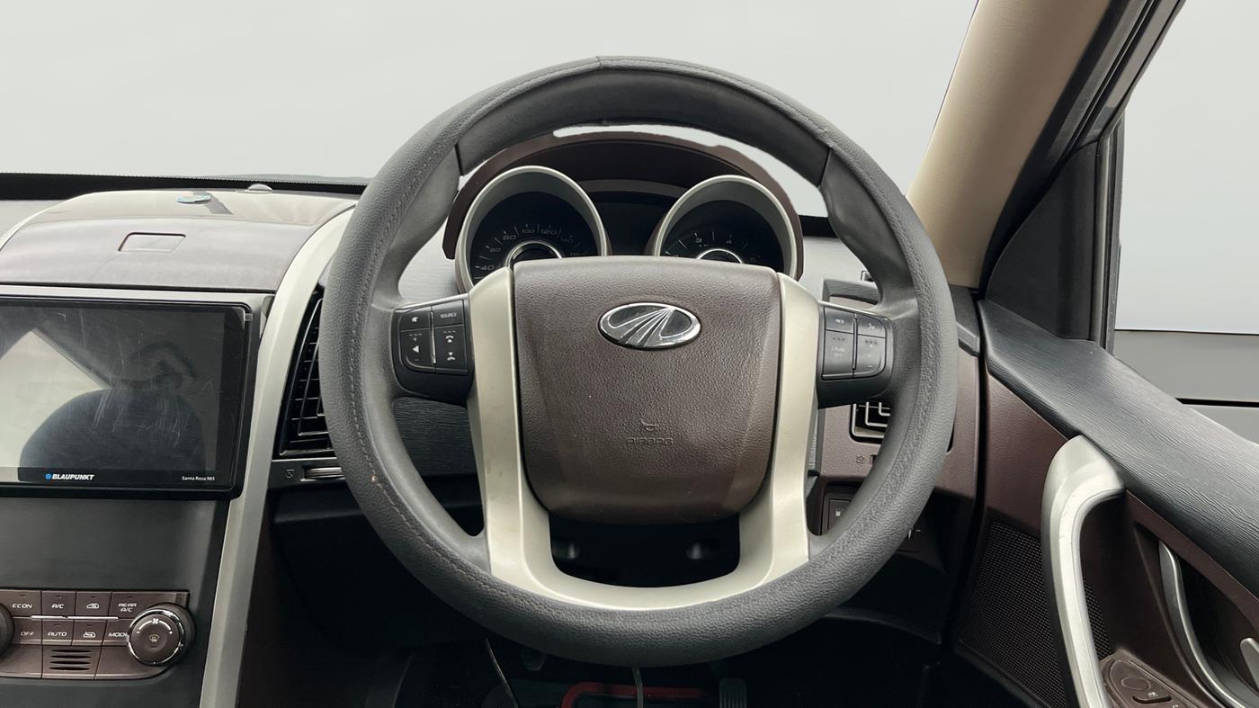 2014 Mahindra XUV500 W6, Diesel, Manual, 69,635 km, Steering Wheel Close Up