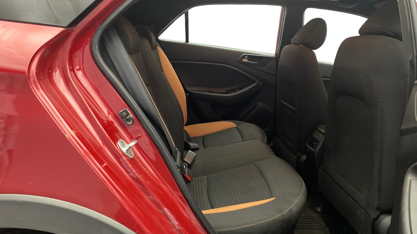 2016 Hyundai i20 Active 1.2 S, Petrol, Manual, 1,30,736 km, Right Side Rear Door Cabin