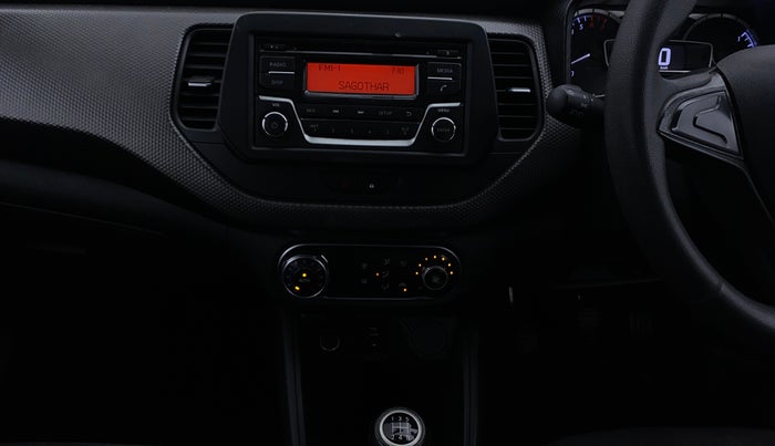 2019 Nissan Kicks XL 1.5, Petrol, Manual, 72,696 km, Air Conditioner