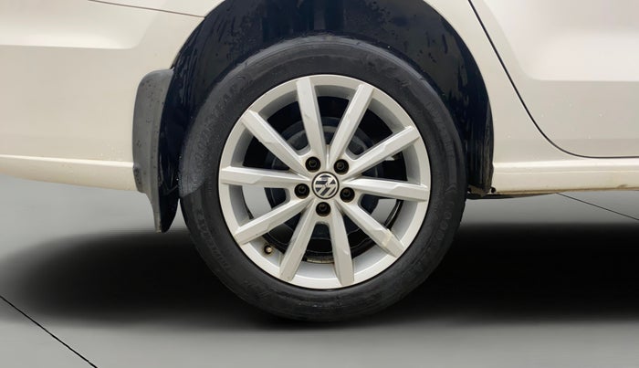 2017 Volkswagen Vento HIGHLINE PETROL AT, Petrol, Automatic, 76,300 km, Right Rear Wheel