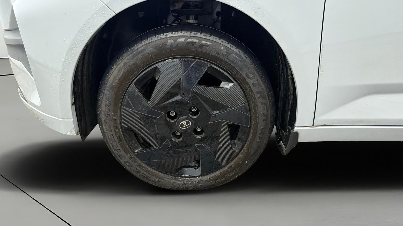 2025 Tata ALTROZ Creative Petrol 5AMT, Petrol, Automatic, 1,371 km, Left Front Wheel