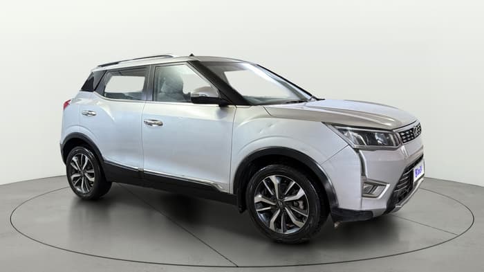 2020 Mahindra XUV300 W8 (O) 1.2 PETROL, Petrol, Manual, 66,563 km, Right Front Diagonal