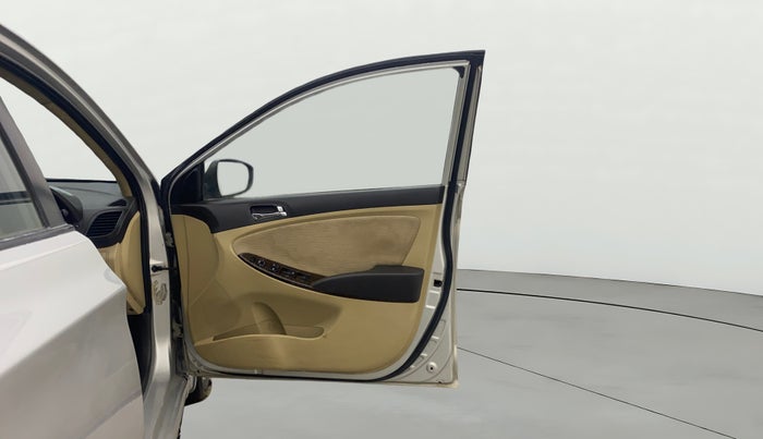 2013 Hyundai Verna FLUIDIC 1.6 VTVT SX, Petrol, Manual, 70,493 km, RHS Front Door