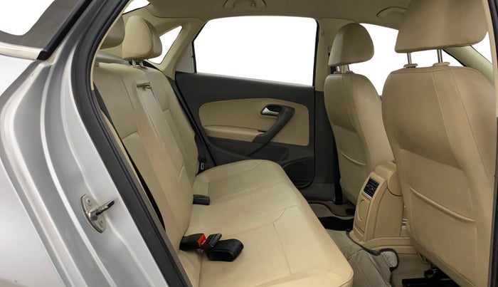 2016 Volkswagen Vento HIGHLINE 1.6 MPI, Petrol, Manual, 98,199 km, Right Side Rear Door Cabin