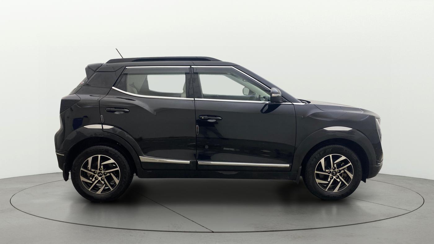 2025 Mahindra XUV 3XO AX5 1.2 L TCMPFI AT, Petrol, Automatic, 13,681 km, Right Side View