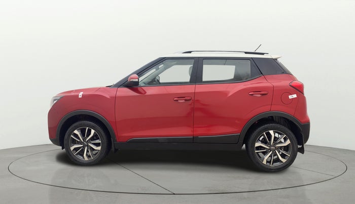 2019 Mahindra XUV300 W8(O) 1.2 PETROL DUAL TONE, Petrol, Manual, 32,193 km, Left Side