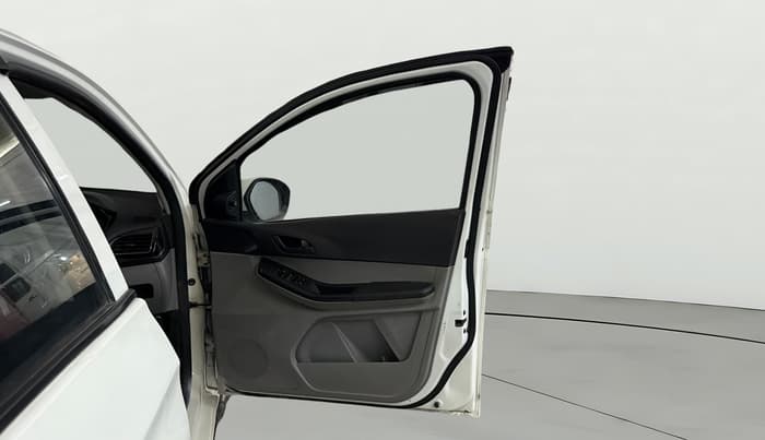2021 Tata Tiago XT (O) PETROL, CNG, Manual, 70,448 km, RHS Front Door