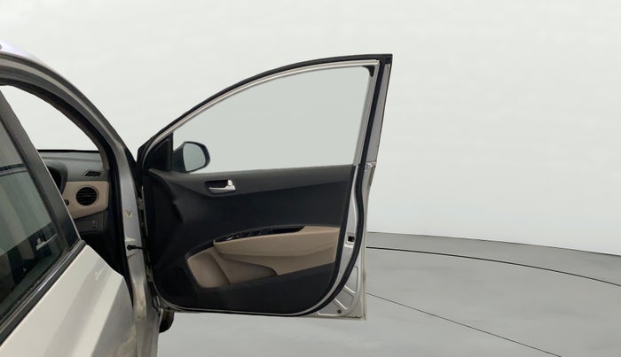 2017 Hyundai Xcent S 1.2, Petrol, Manual, 1,09,122 km, RHS Front Door