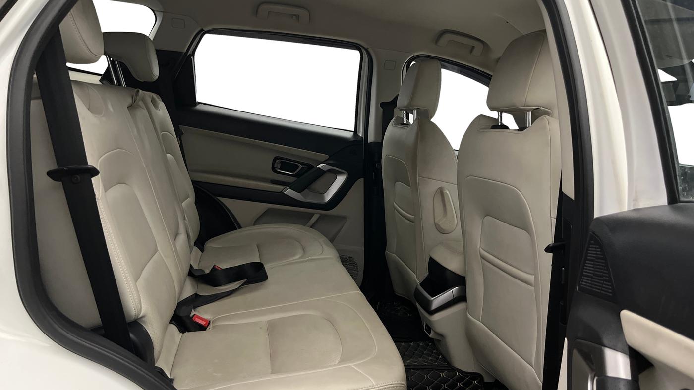 2023 Tata Safari XZ, Diesel, Manual, 40,943 km, Right Side Rear Door Cabin
