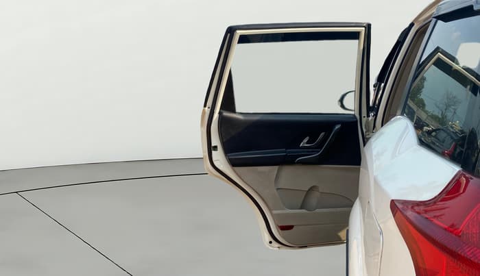 2017 Mahindra XUV500 W10 AT 1.99, Diesel, Automatic, 1,06,848 km, LHS Rear Door