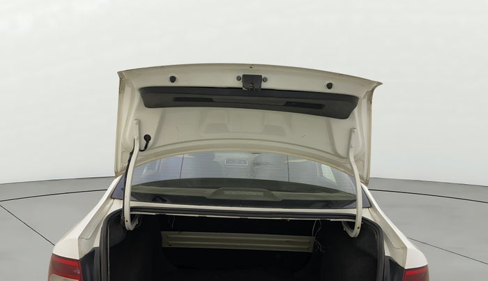 2013 Skoda Rapid AMBITION 1.6 MPI MT PLUS, Petrol, Manual, 83,915 km, Boot Door Open