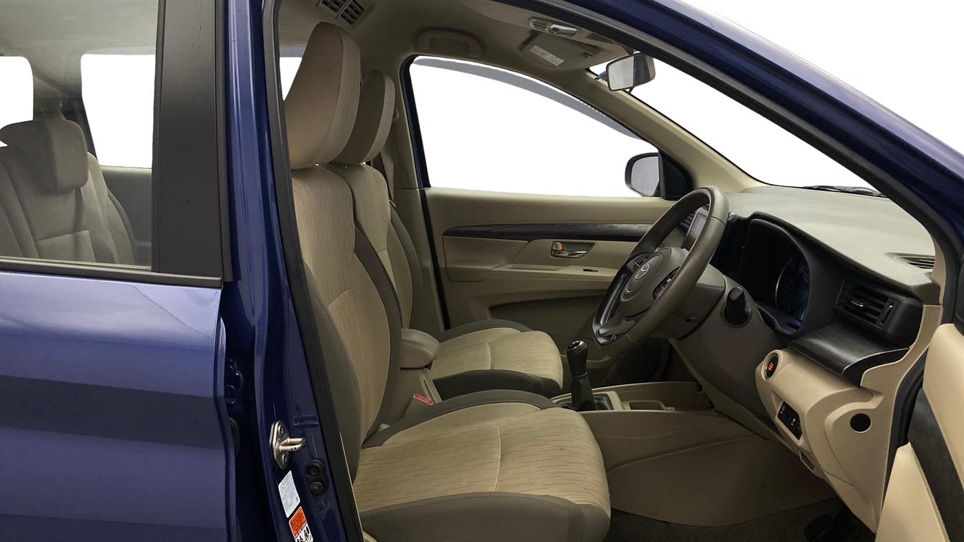 2024 Toyota RUMION  V MT , Petrol, Manual, 10,286 km, Right Side Front Door Cabin