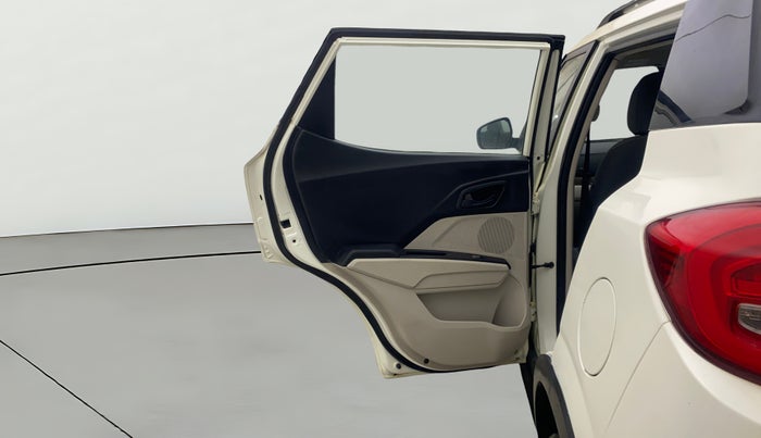 2019 Mahindra XUV300 W6 1.5 DIESEL, Diesel, Manual, 1,07,874 km, LHS Rear Door