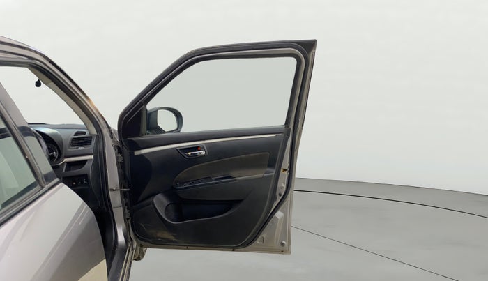 2016 Maruti Swift VXI, Petrol, Manual, 99,872 km, RHS Front Door