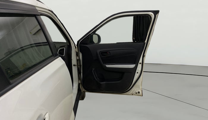 2020 Maruti Vitara Brezza VXI AT SHVS, Petrol, Automatic, 68,312 km, RHS Front Door