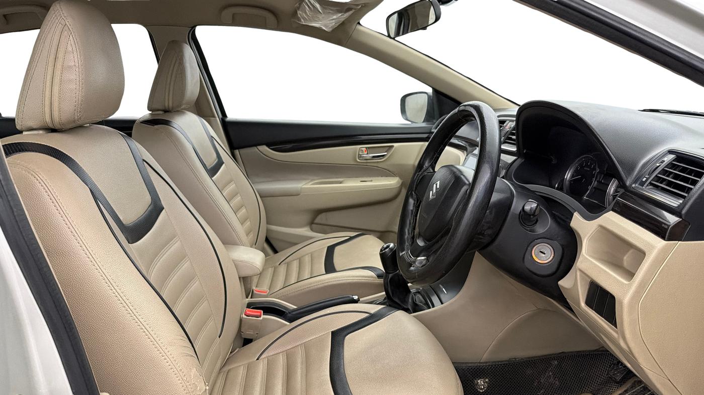 2018 Maruti Ciaz SIGMA 1.4 MT PETROL, Petrol, Manual, 66,660 km, Right Side Front Door Cabin