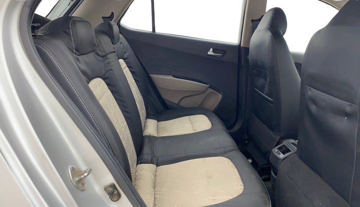 2016 Hyundai Grand i10 SPORTZ 1.2 KAPPA VTVT, CNG, Manual, 85,587 km, Right Side Rear Door Cabin