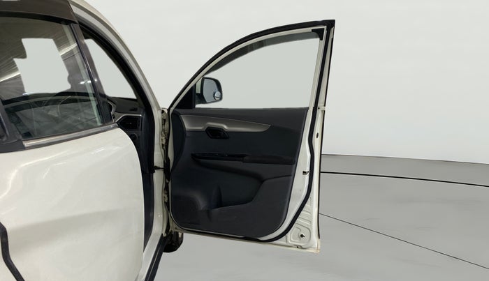 2019 Mahindra KUV 100 NXT K6+ P 6 STR, Petrol, Manual, 62,145 km, RHS Front Door