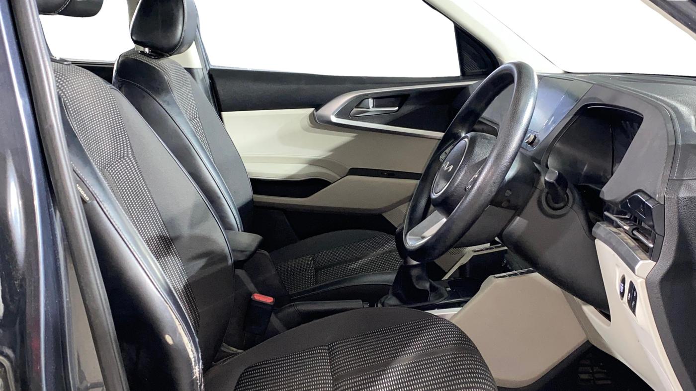 2022 KIA CARENS PRESTIGE 1.5 PETROL 7 STR, Petrol, Manual, 50,387 km, Right Side Front Door Cabin