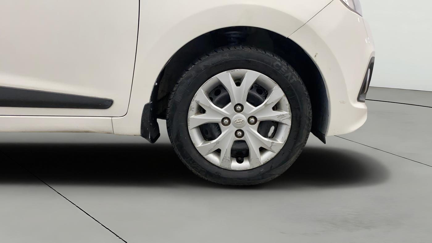 2015 Hyundai Grand i10 SPORTZ 1.2 KAPPA VTVT, Petrol, Manual, 81,870 km, Right Front Wheel