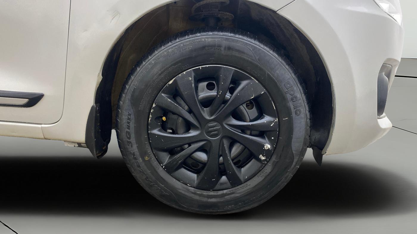 2021 Maruti Swift VXI, Petrol, Manual, 74,982 km, Right Front Wheel