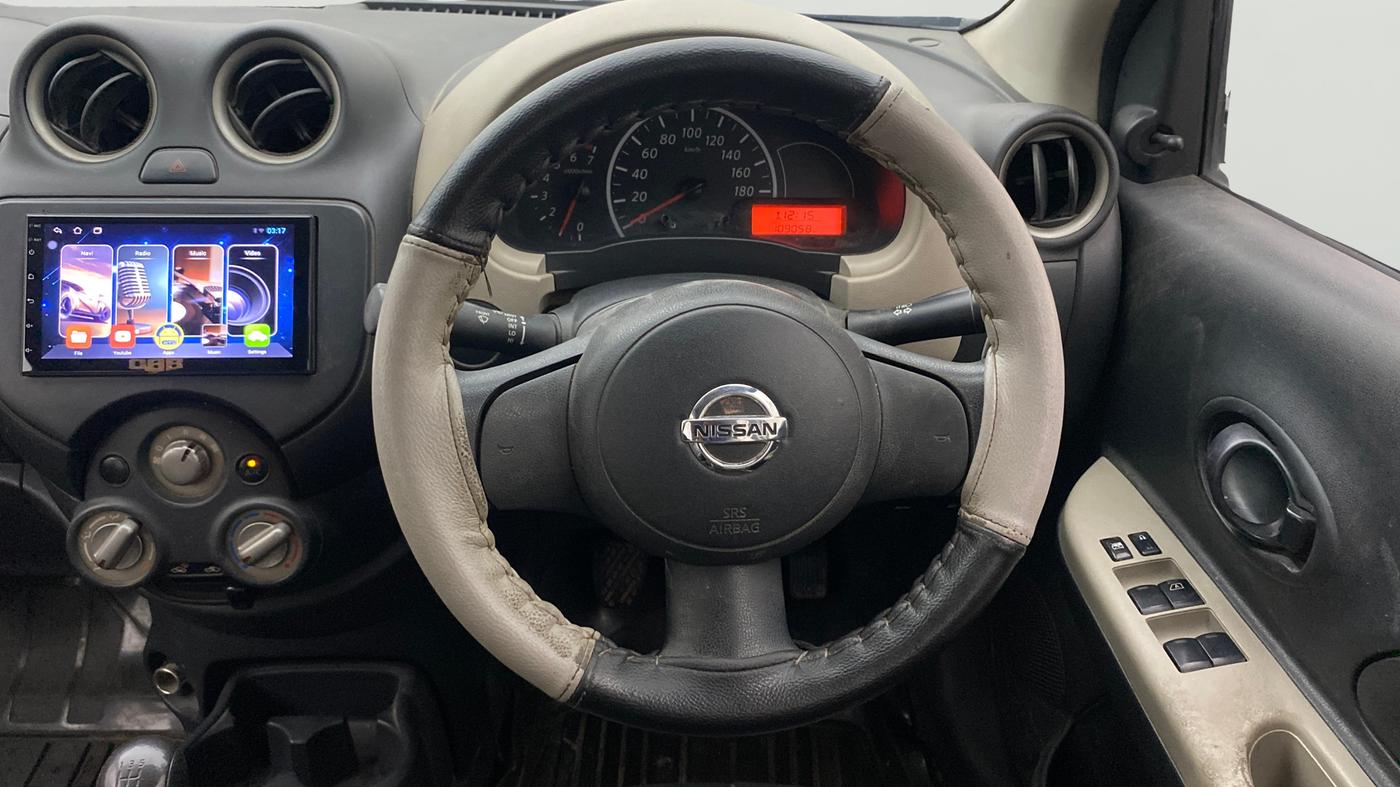 2016 Nissan Micra Active XV SAFETY PACK, Petrol, Manual, 1,09,038 km, Steering Wheel Close Up