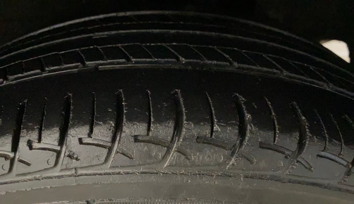 2017 Maruti Baleno DELTA PETROL 1.2, Petrol, Manual, 39,035 km, Left Rear Tyre Tread