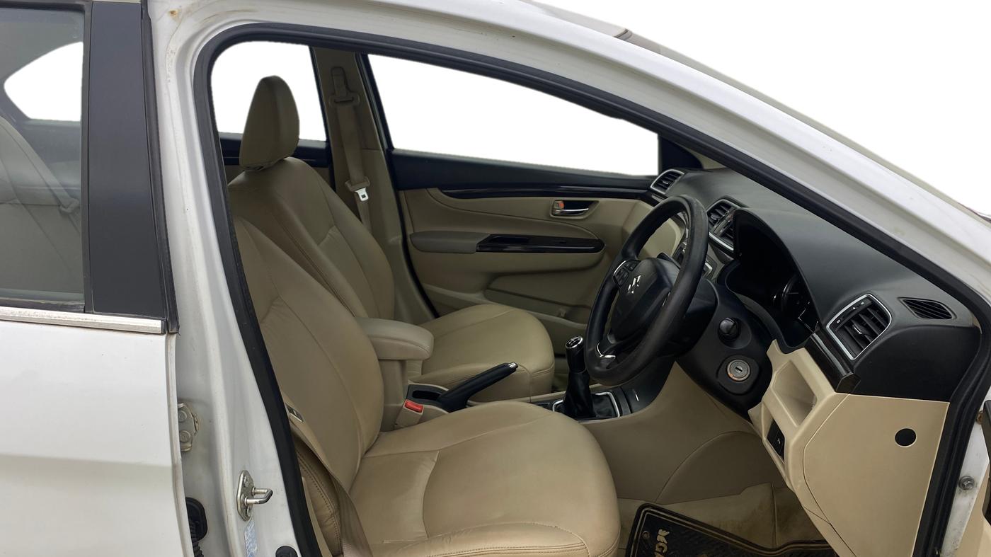 2016 Maruti Ciaz VXI+, Petrol, Manual, 75,442 km, Right Side Front Door Cabin