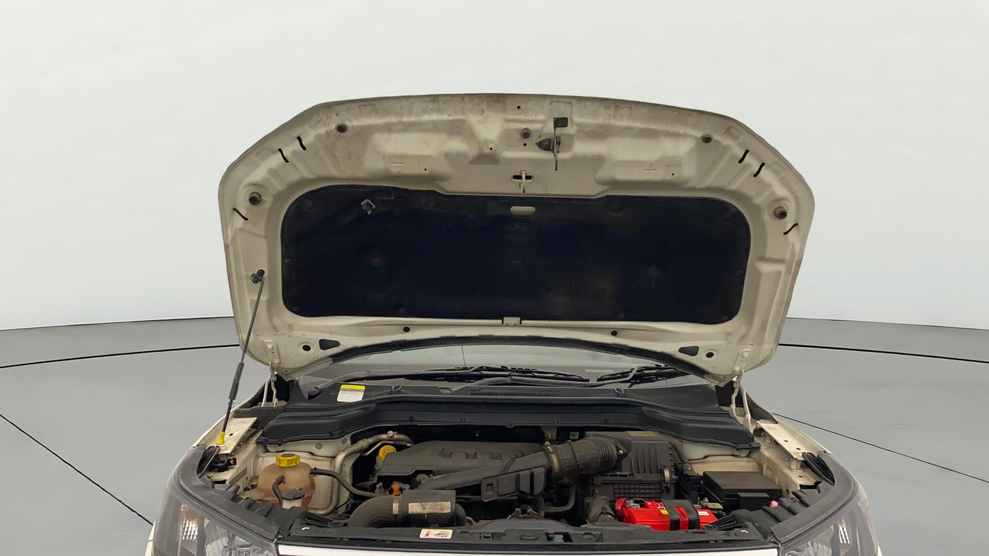 2023 Mahindra XUV300 W6 1.2 PETROL AMT, Petrol, Automatic, 33,518 km, Open Bonet