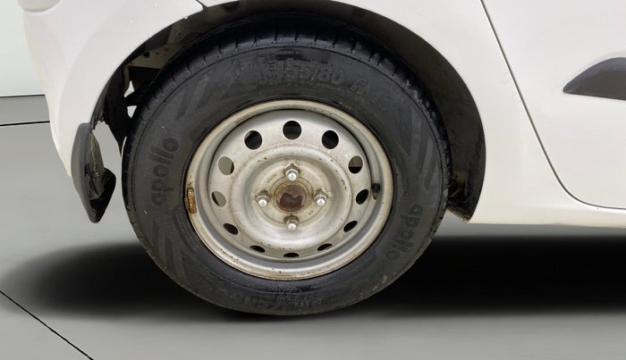 2016 Hyundai i10 MAGNA 1.1, CNG, Manual, 1,31,580 km, Right Rear Wheel