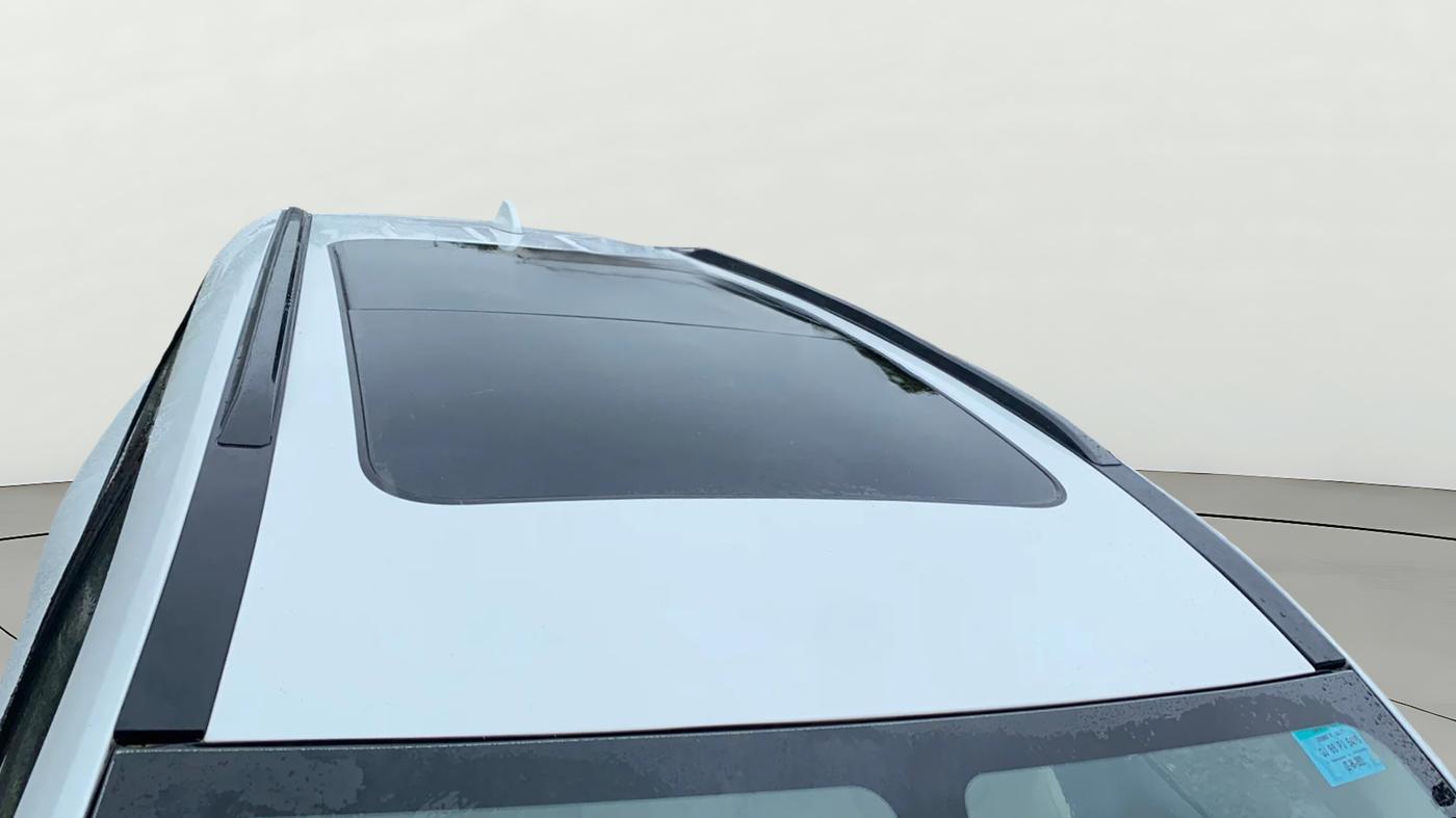 2022 Mahindra XUV700 AX 5 D AT 5 STR, Diesel, Automatic, 31,102 km, Roof
