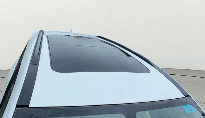 2022 Mahindra XUV700 AX 5 D AT 5 STR, Diesel, Automatic, 31,102 km, Roof