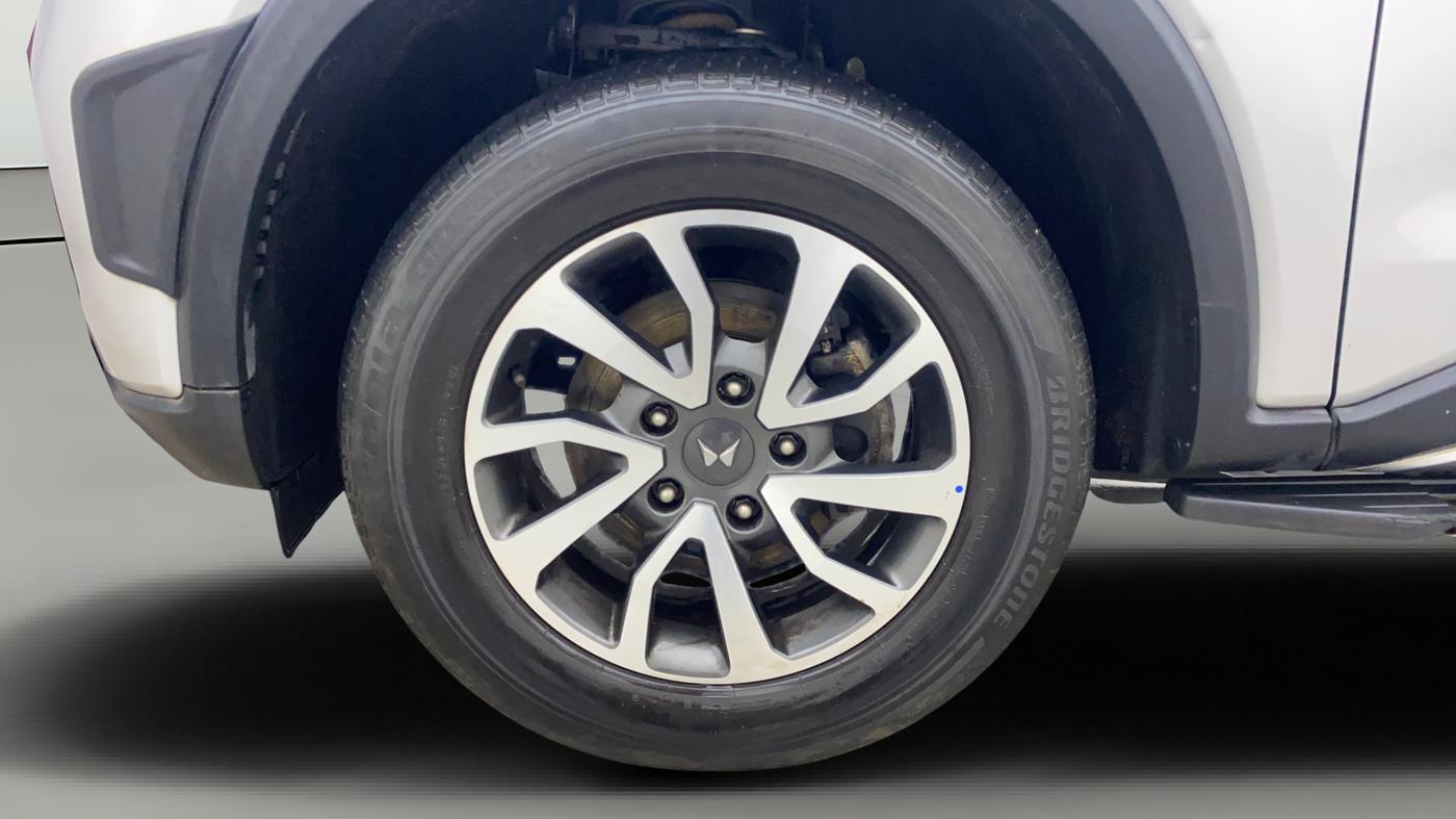 2023 Mahindra SCORPIO-N Z8 PETROL AT 7 STR, Petrol, Automatic, 25,348 km, Left Front Wheel