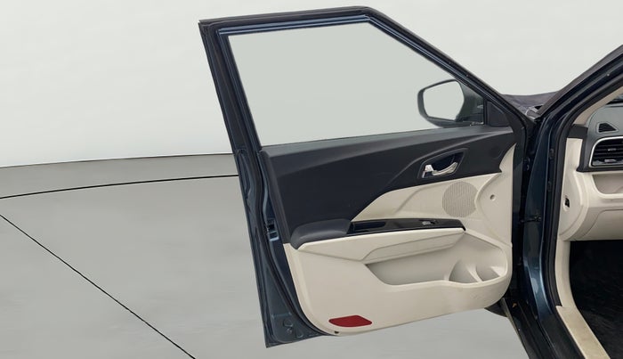 2024 Mahindra XUV300 W8 (O) 1.2 PETROL AMT, Petrol, Automatic, 17,792 km, LHS Front Door