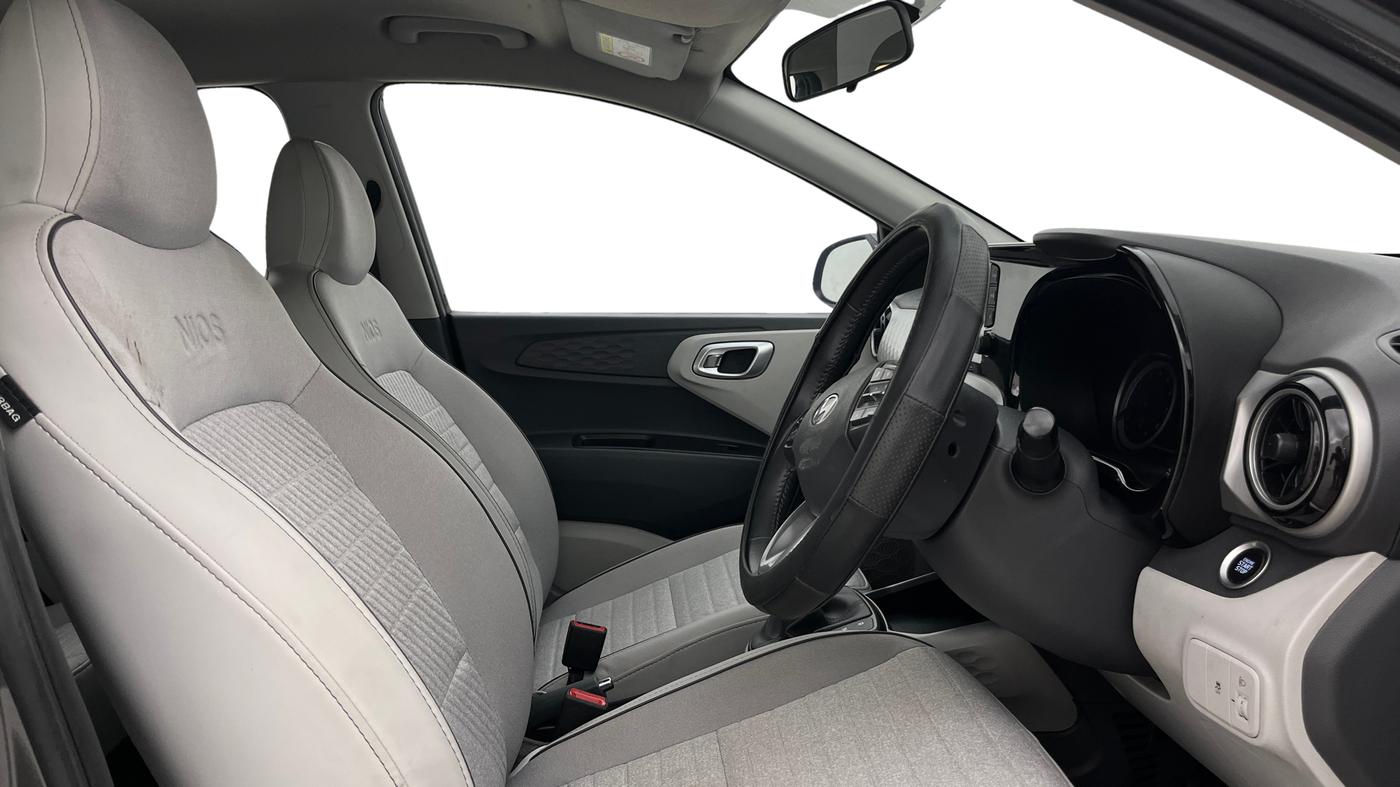 2024 Hyundai GRAND I10 NIOS ASTA AMT 1.2 KAPPA VTVT, Petrol, Automatic, 22,794 km, Right Side Front Door Cabin