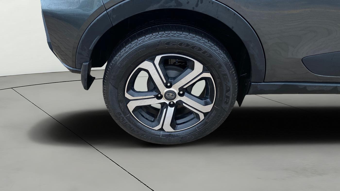2022 Tata NEXON XZ PLUS (PREMIUM) PETROL, Petrol, Manual, 29,325 km, Right Rear Wheel