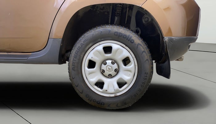 2014 Renault Duster RXE PETROL, Petrol, Manual, 57,039 km, Left Rear Wheel