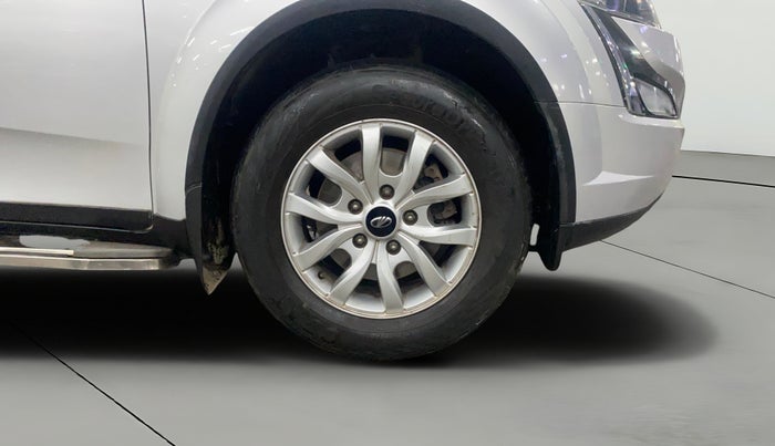 2018 Mahindra XUV500 W9 AT, Diesel, Automatic, 88,814 km, Right Front Wheel
