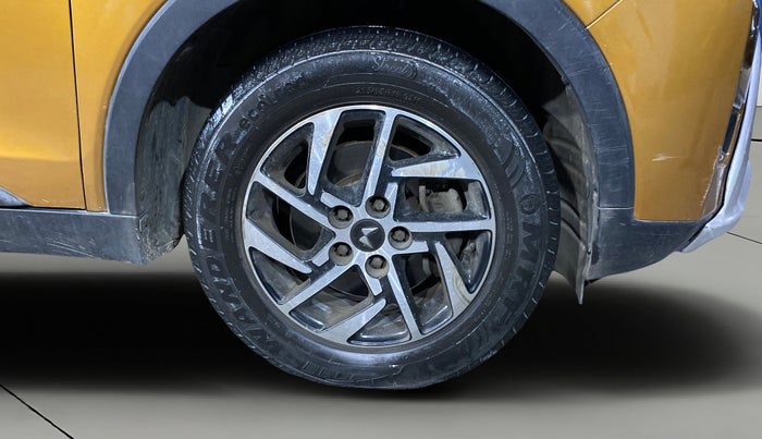 2023 Mahindra XUV300 W8(O) 1.2 PETROL DUAL TONE, Petrol, Manual, 58,758 km, Right Front Wheel