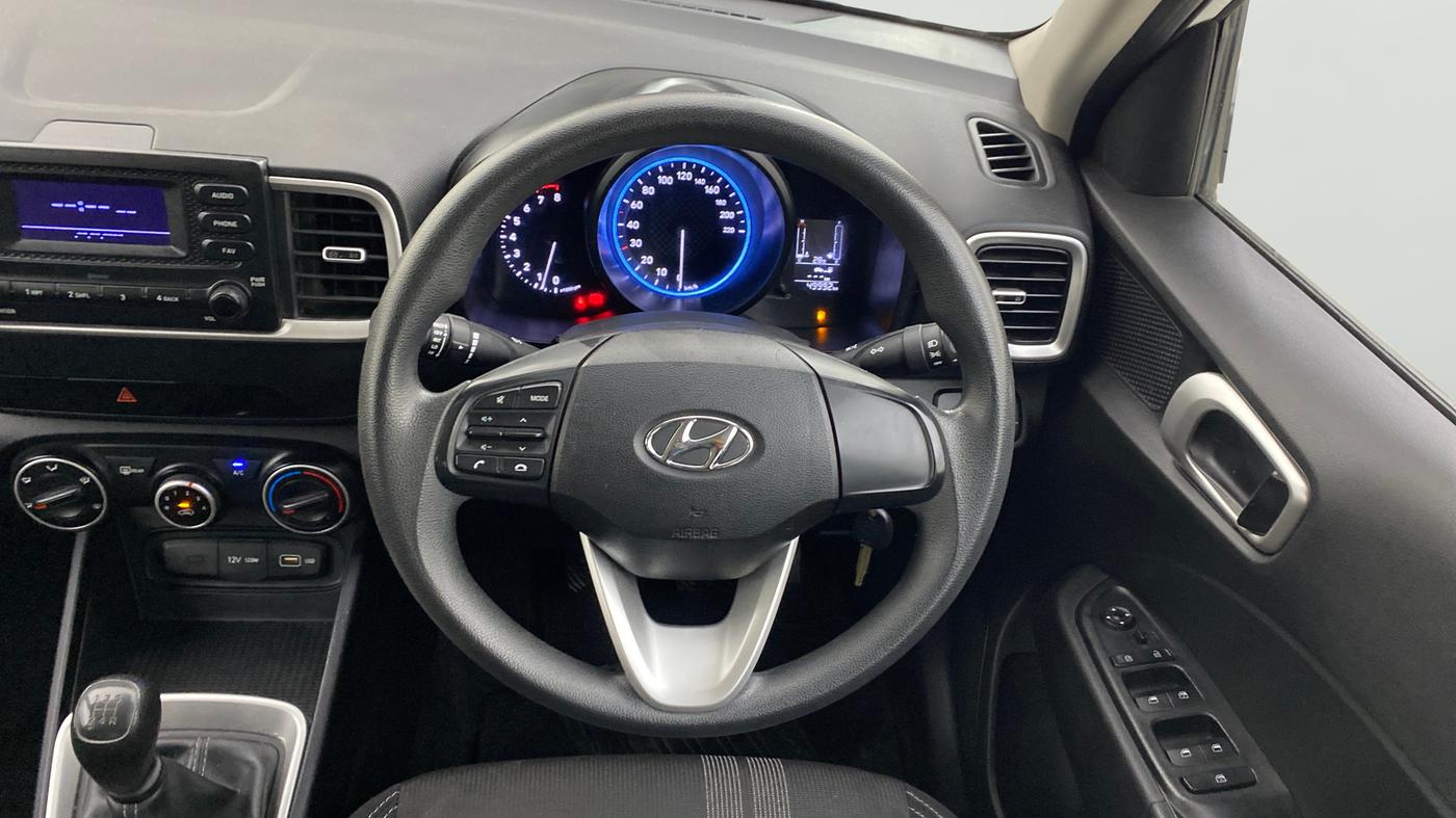 2022 Hyundai VENUE S 1.2, Petrol, Manual, 49,992 km, Steering Wheel Close Up