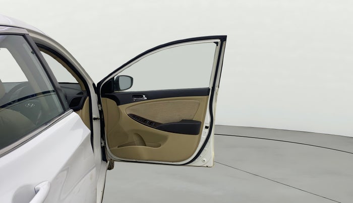 2014 Hyundai Verna FLUIDIC 1.4 CRDI CX, Diesel, Manual, 1,42,148 km, RHS Front Door