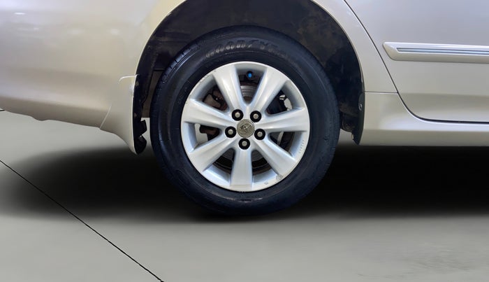 2013 Toyota Corolla Altis GL PETROL, CNG, Manual, 1,06,959 km, Right Rear Wheel
