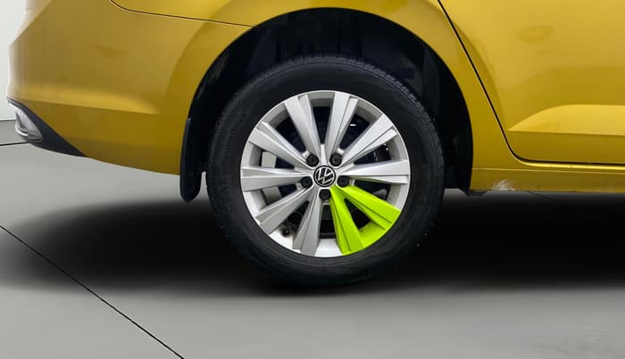 2022 Volkswagen VIRTUS HIGHLINE TSI 1.0 AT, Petrol, Automatic, 29,484 km, Right Rear Wheel
